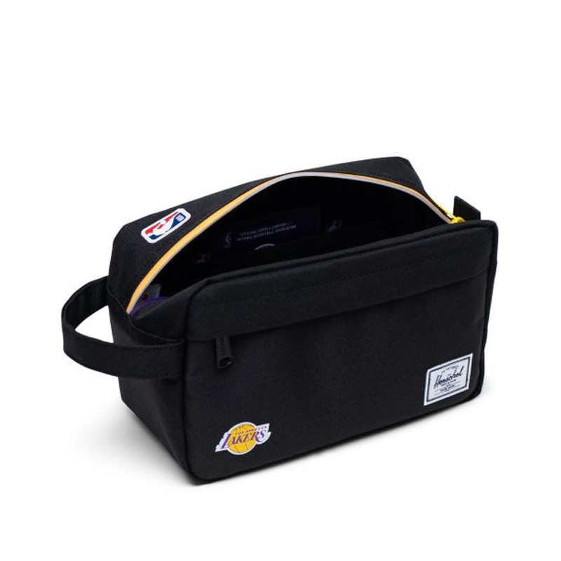 TAS SNEAKERS HERSCHEL x NBA Superfan Collection Chapter Travel Kit