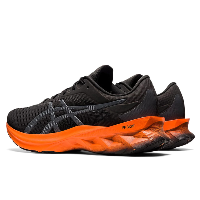SEPATU LARI ASICS Novablast