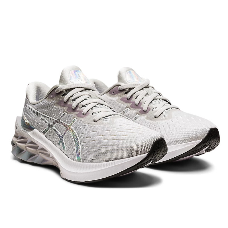SEPATU LARI ASICS Wmns NOVABLAST 2 PLATINUM