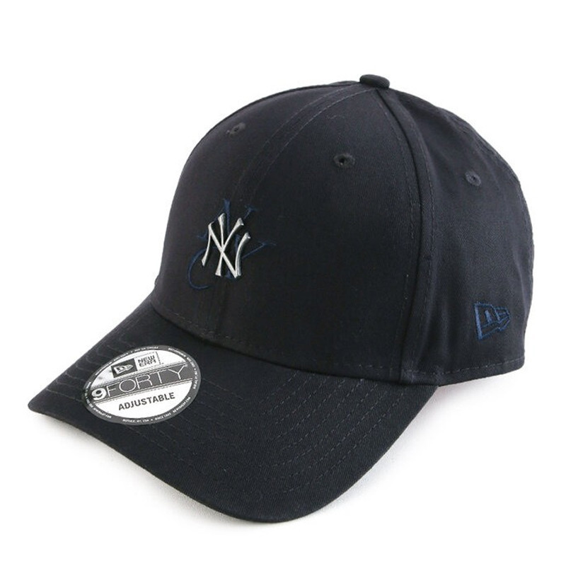 AKSESORIS SNEAKERS NEW ERA New York Yankees 9forty Rough Metal Badge Cap
