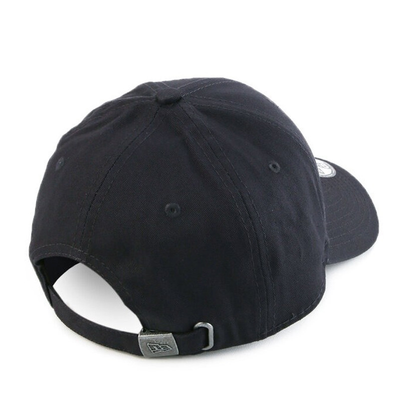 AKSESORIS SNEAKERS NEW ERA New York Yankees 9forty Rough Metal Badge Cap