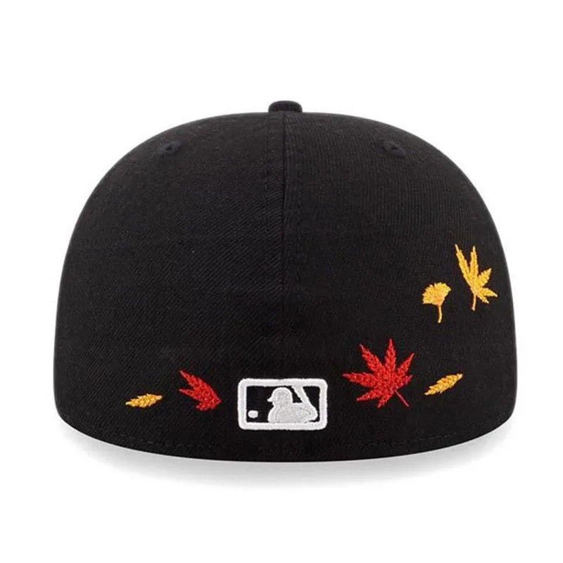 AKSESORIS SNEAKERS NEW ERA MLB 59Fifty Maple Leaves New York Yankess Cap