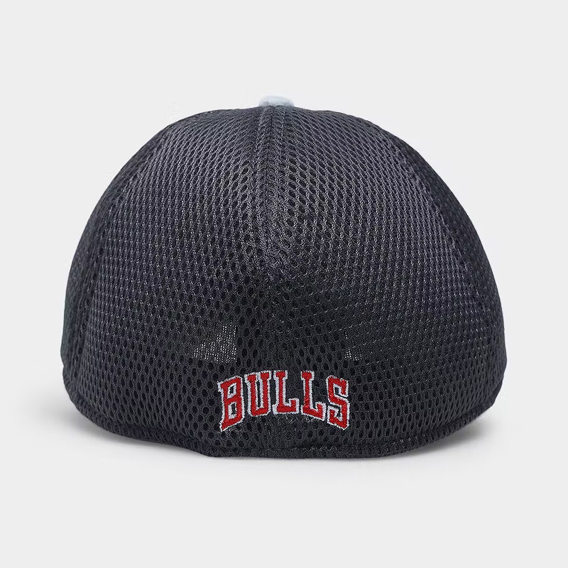 TOPI BASKET NEW ERA Chicago Bulls Graphite Mesh 39THIRTY Fitted Cap
