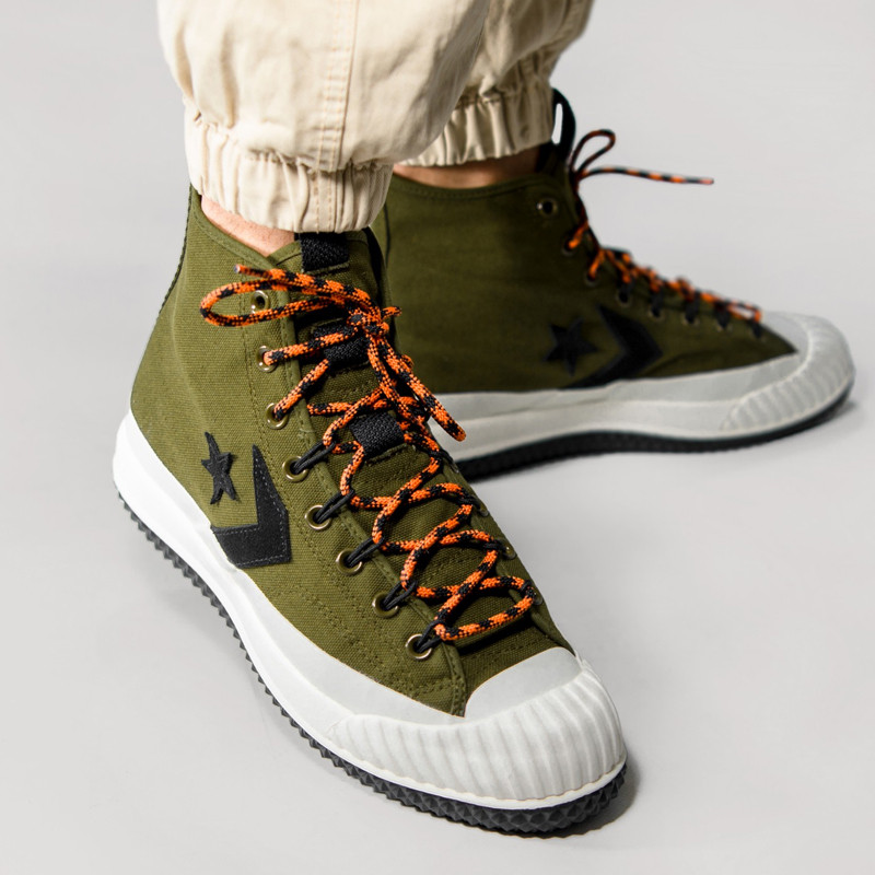 SEPATU SNEAKERS CONVERSE Bosey Water-Repellent Chuck 70 High Top