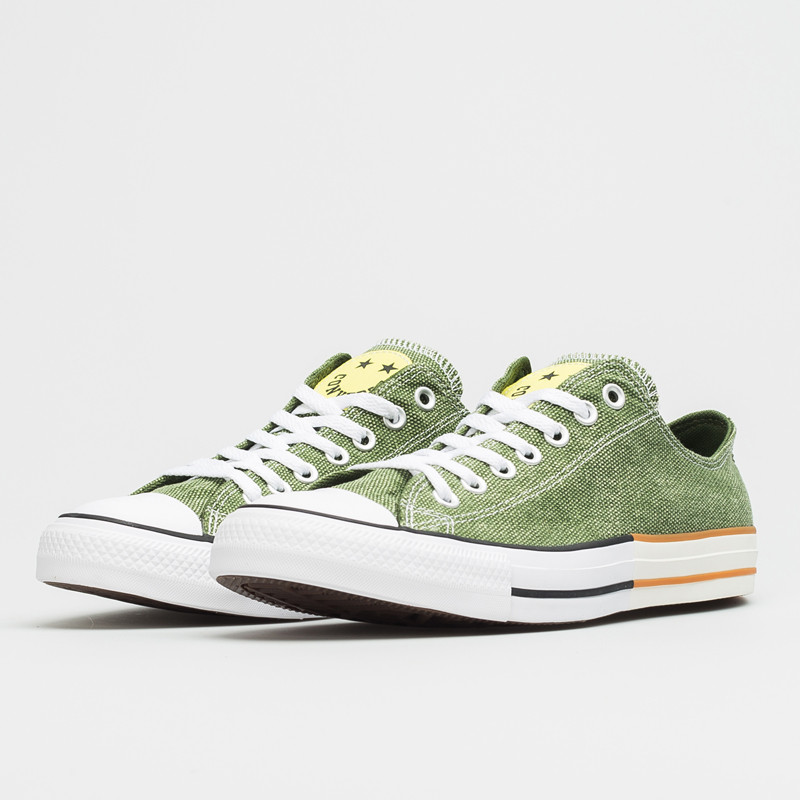 SEPATU SNEAKERS CONVERSE Chuck Taylor All Star Happy Camper Patch