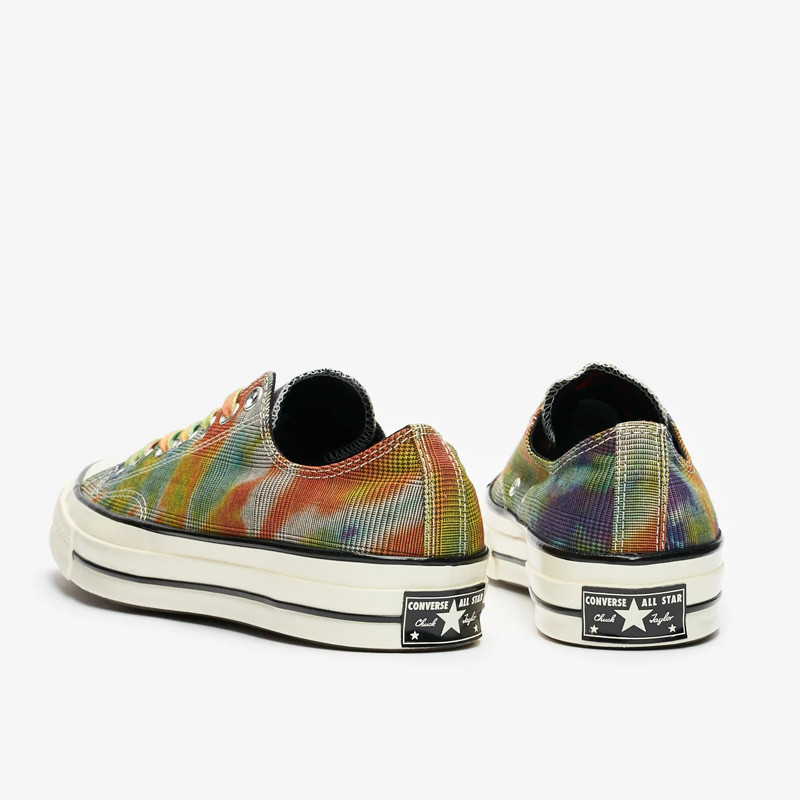 SEPATU SNEAKERS CONVERSE Chuck Taylor 70 Tie Dye Plaid