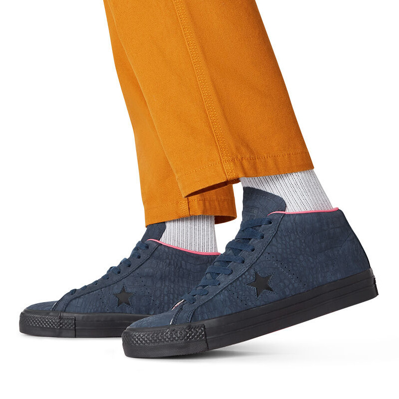 SEPATU SNEAKERS CONVERSE One Star Pro Heart Of The City