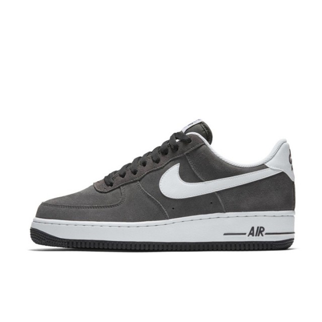Sepatu Sneakers Nike Air Force '07 Grey