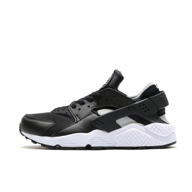 Sepatu Sneakers Nike Air Huarache Black White