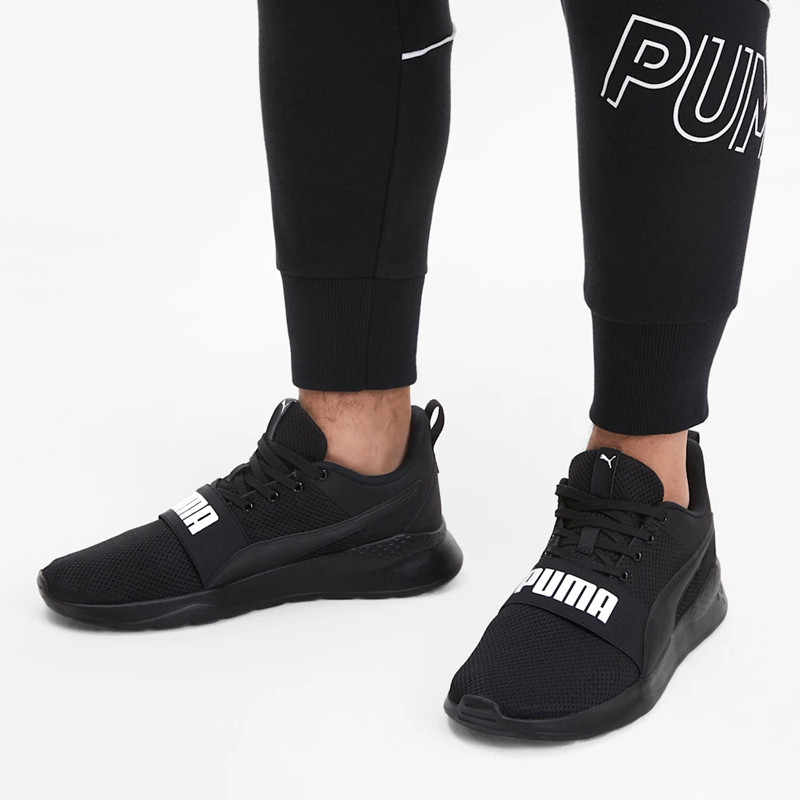 SEPATU TRAINING PUMA Anzarun Lite Bold Trainers