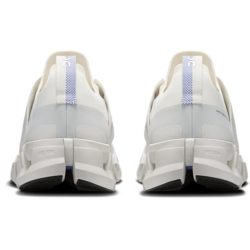 SEPATU LARI ON Cloudswift 4