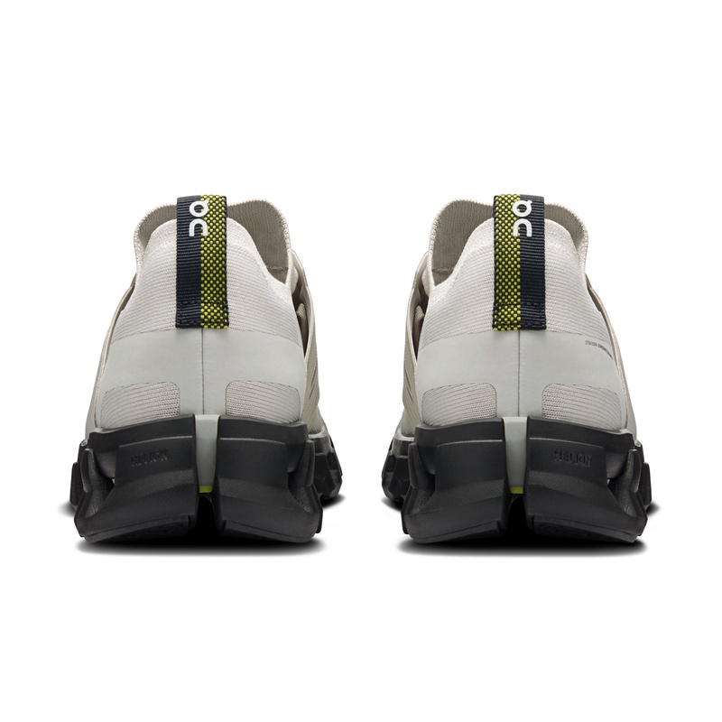 SEPATU LARI ON Cloudswift 4