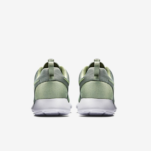 SEPATU SNEAKERS NIKE Roshe Run