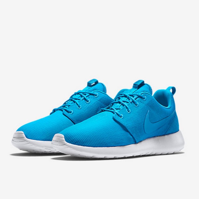 SEPATU SNEAKERS NIKE Roshe Run