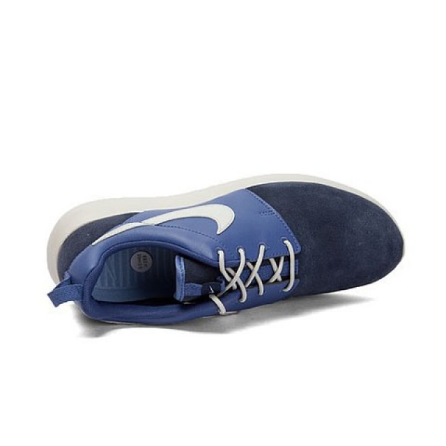 SEPATU SNEAKERS NIKE Roshe Run Premium