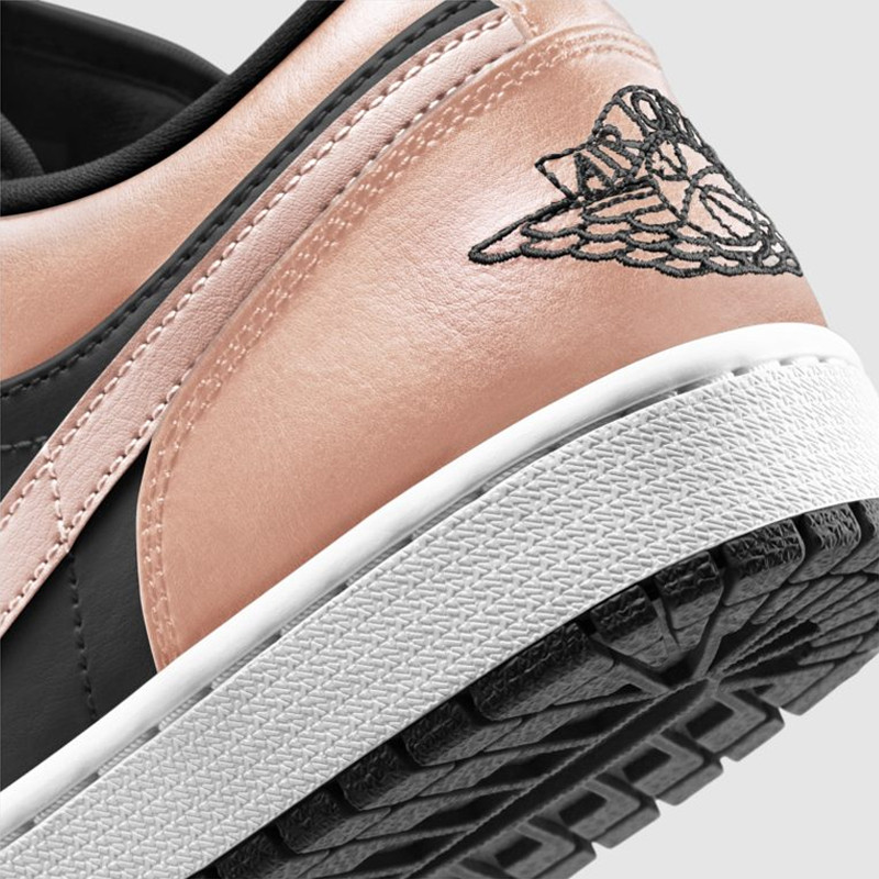 SEPATU SNEAKERS AIR JORDAN AJ 1 Low