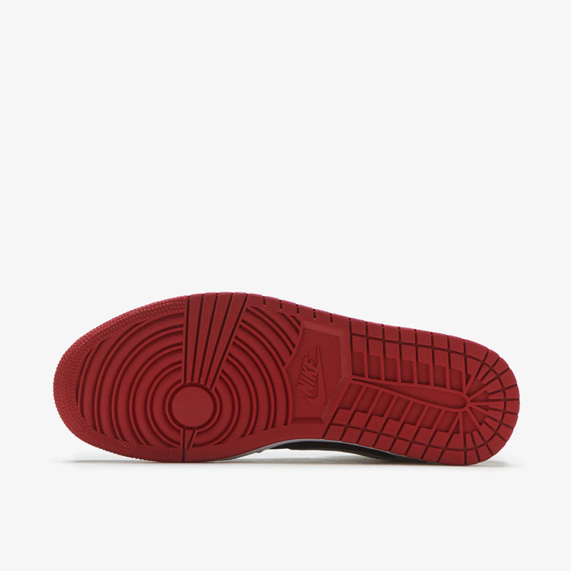 SEPATU BASKET AIR JORDAN AJ 1 Mid Johnny Kilroy
