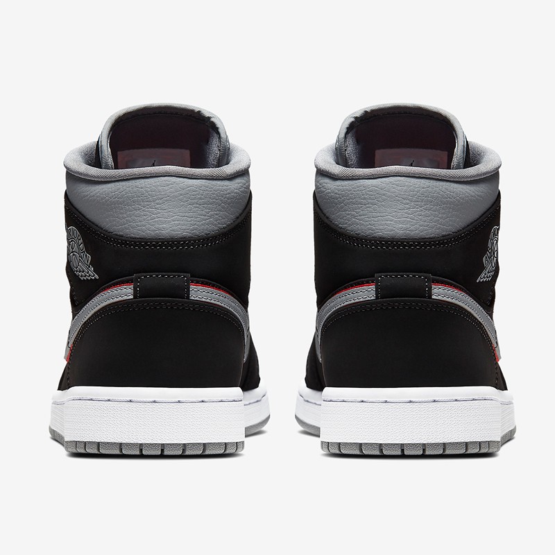 SEPATU BASKET AIR JORDAN AJ 1 Mid