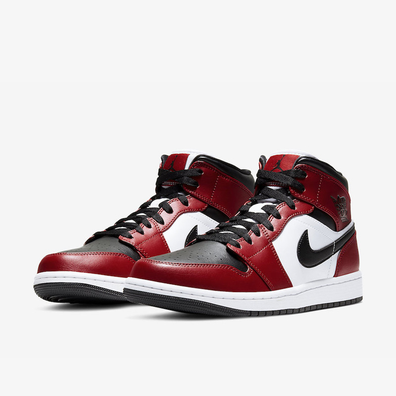 SEPATU BASKET AIR JORDAN AJ 1 Mid