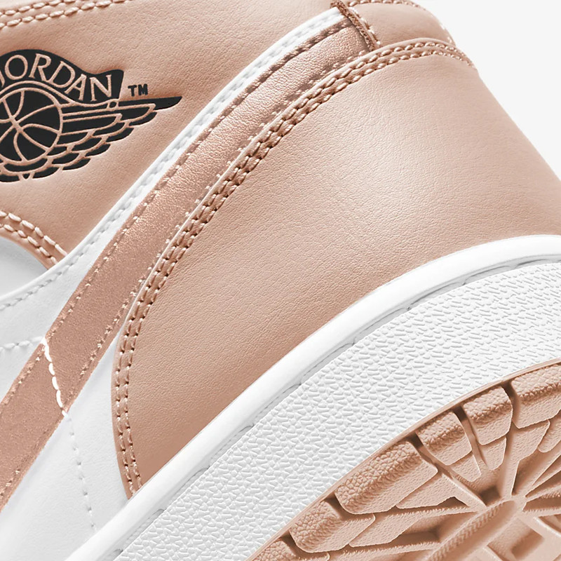 SEPATU BASKET AIR JORDAN Aj 1 Mid