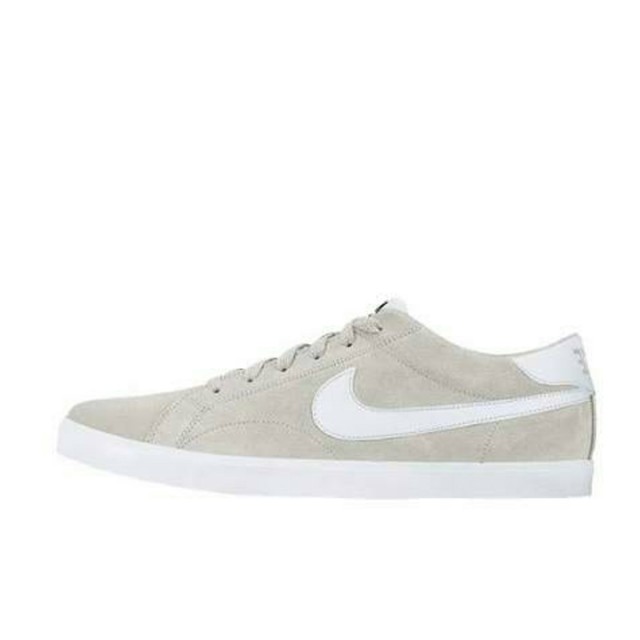 SEPATU SNEAKERS NIKE Eastham