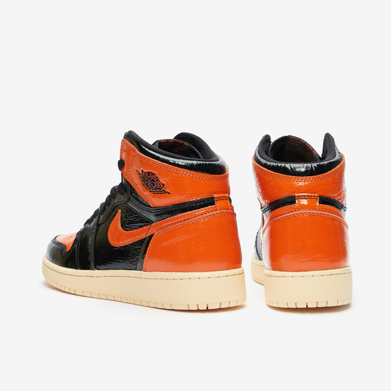 SEPATU BASKET AIR JORDAN AJ 1 Retro High OG GS