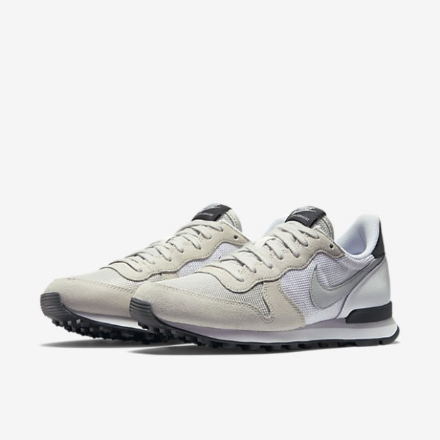 SEPATU SNEAKERS NIKE Wmns Internationalist