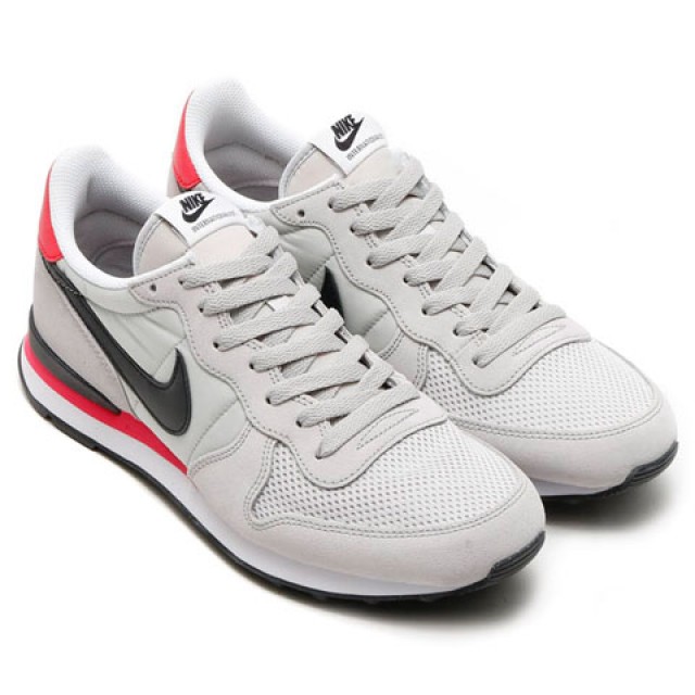 SEPATU SNEAKERS NIKE Internationalist