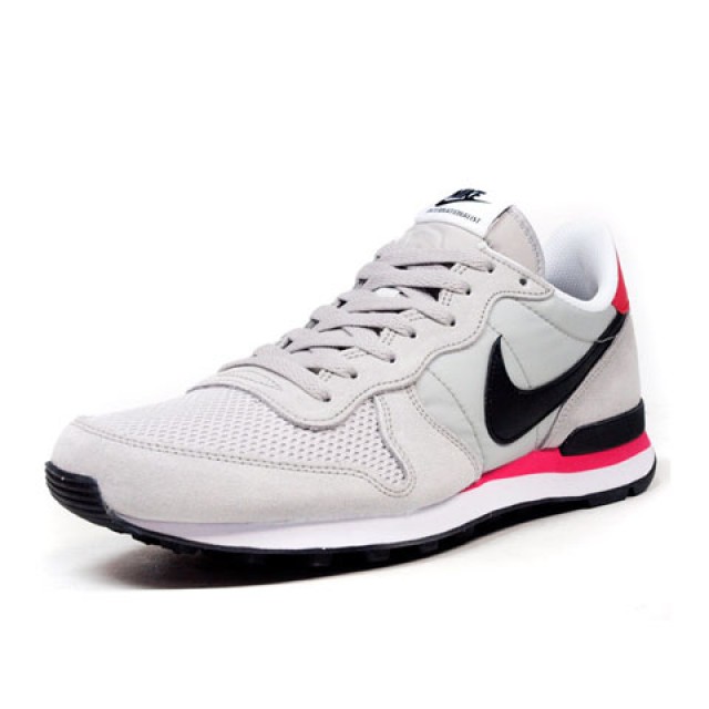 SEPATU SNEAKERS NIKE Internationalist