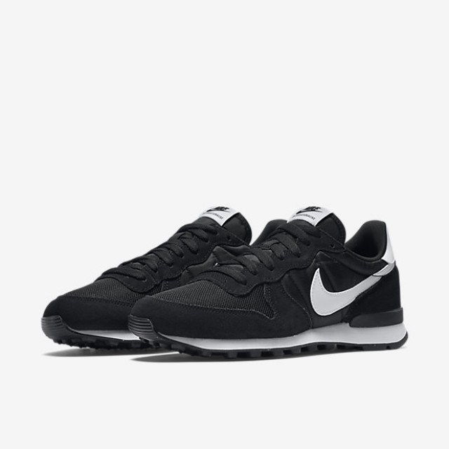 SEPATU SNEAKERS NIKE Internationalist