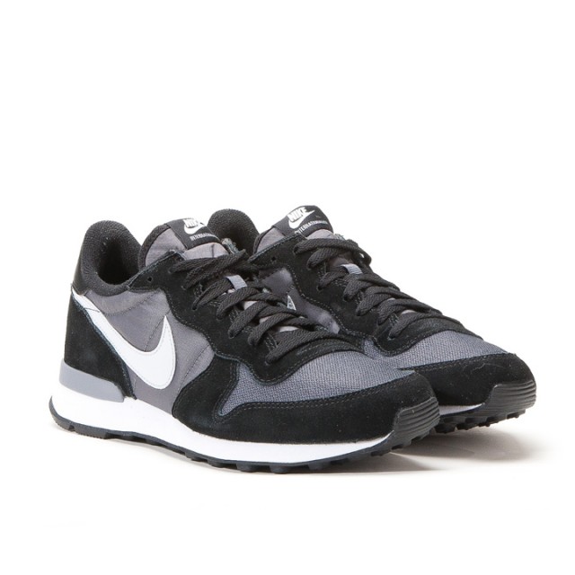 SEPATU SNEAKERS NIKE Internationalist