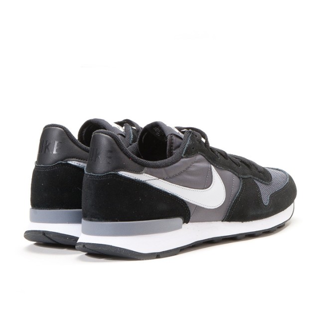 SEPATU SNEAKERS NIKE Internationalist