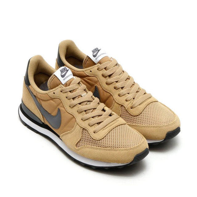 SEPATU SNEAKERS NIKE Internationalist