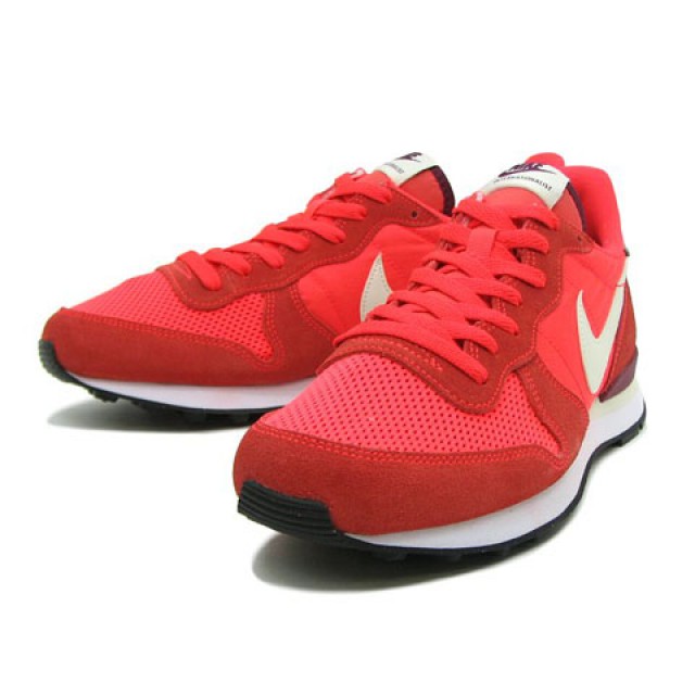 SEPATU SNEAKERS NIKE Internationalist