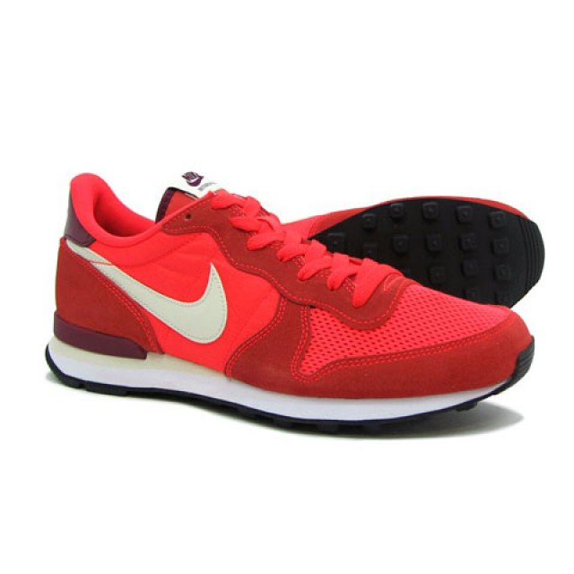 SEPATU SNEAKERS NIKE Internationalist