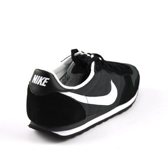 SEPATU SNEAKERS NIKE Genicco