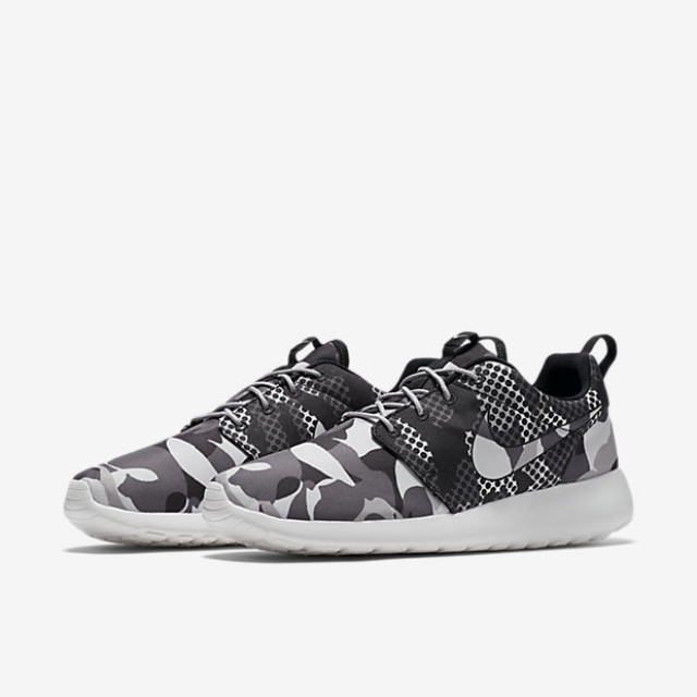 SEPATU SNEAKERS NIKE Roshe One Print