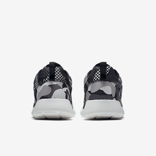 SEPATU SNEAKERS NIKE Roshe One Print