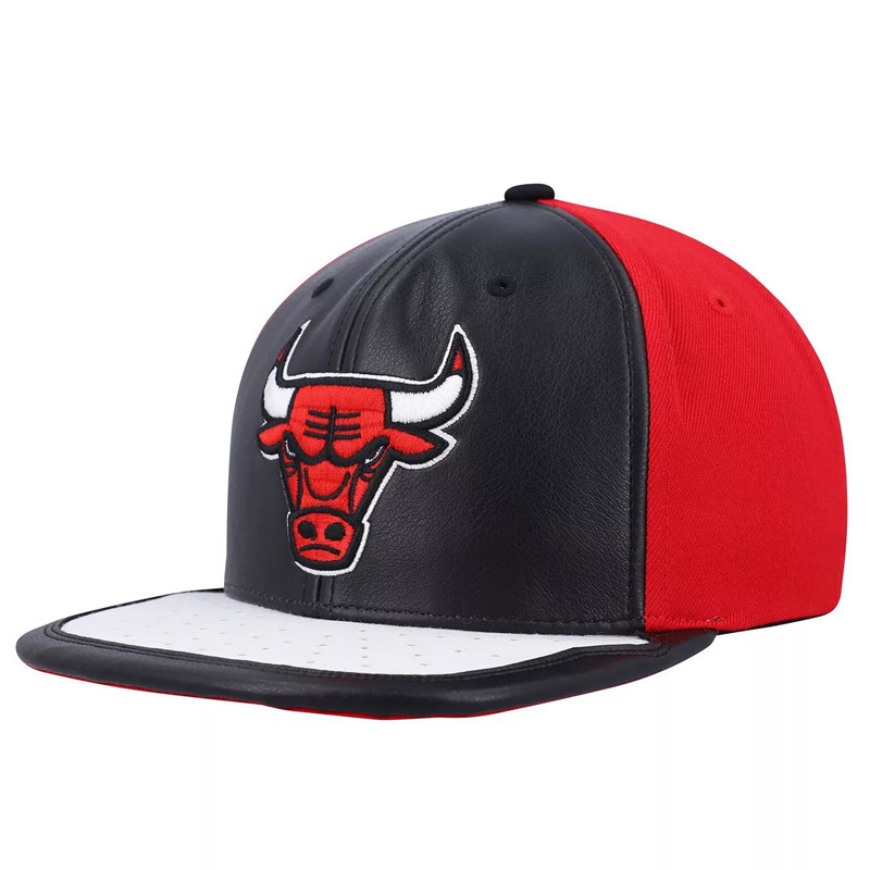 TOPI BASKET MITCHELL N NESS Chicago Bulls Day One Snapback
