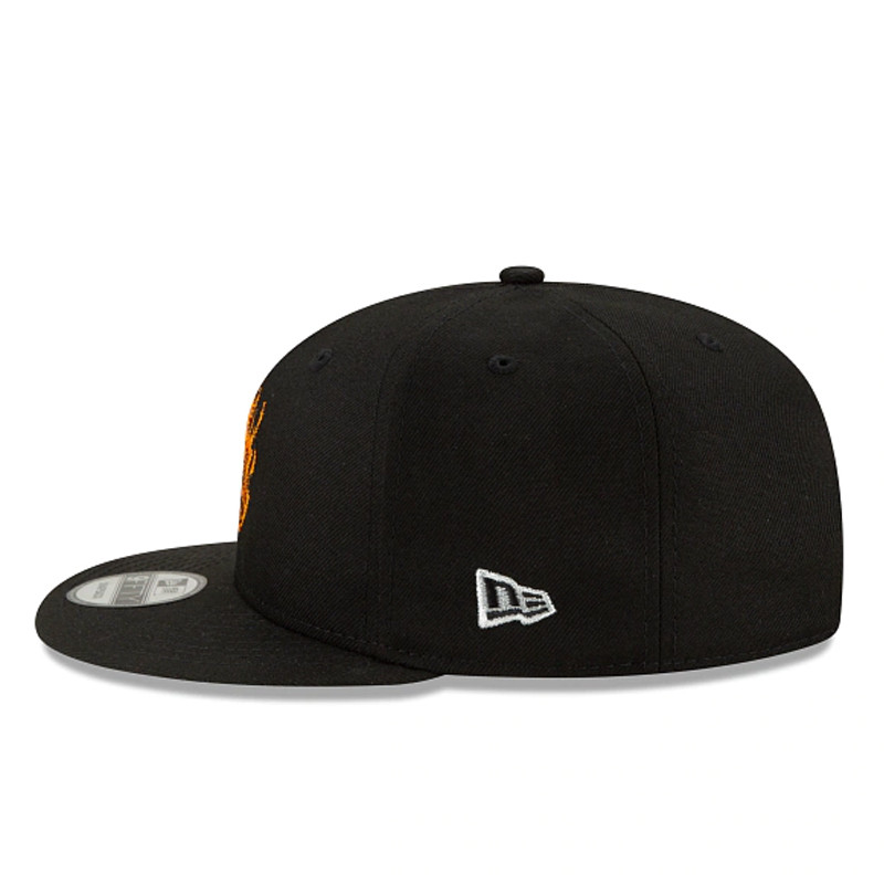 AKSESORIS SNEAKERS NEW ERA Space Jam Fire Ball 9Fifty Snapback