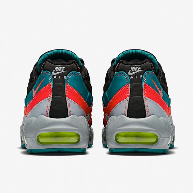 SEPATU SNEAKERS NIKE Air Max 95 Essential