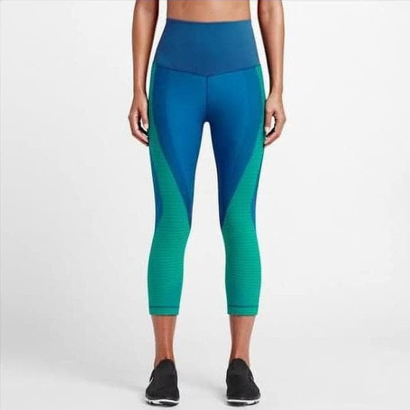 CELANA TRAINING NIKE Wmns Zoned Sculpt Tight Fit