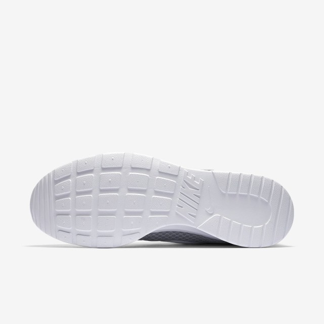 SEPATU SNEAKERS NIKE Tanjun