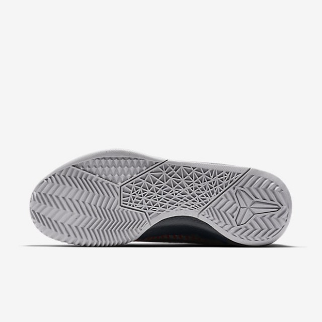 SEPATU BASKET NIKE Kobe Mentality 2