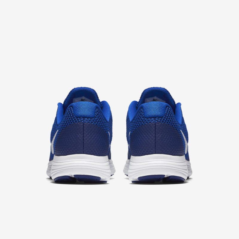 SEPATU LARI NIKE Revolution 3