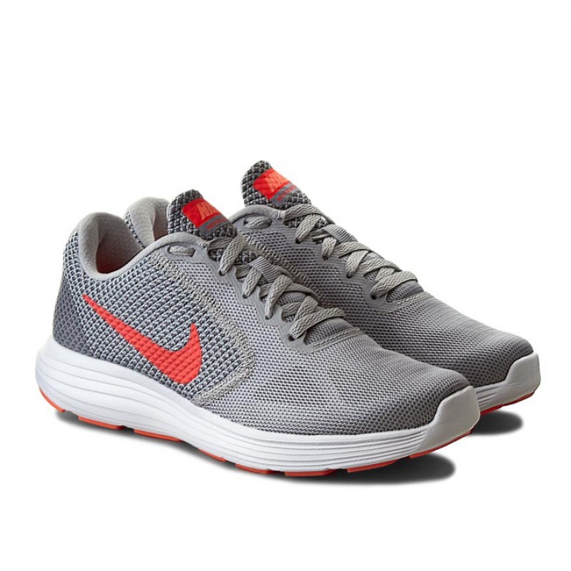 SEPATU LARI NIKE Wmns Revolution 3