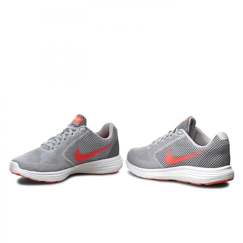 SEPATU LARI NIKE Wmns Revolution 3