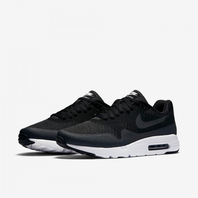 SEPATU SNEAKERS NIKE Air Max 1 Ultra Essential