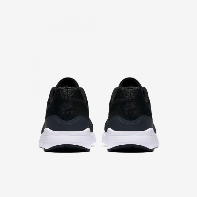 SEPATU SNEAKERS NIKE Air Max 1 Ultra Essential