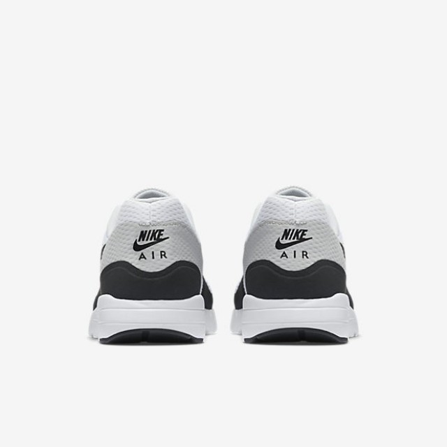 SEPATU SNEAKERS NIKE Air Max 1 Ultra Essential